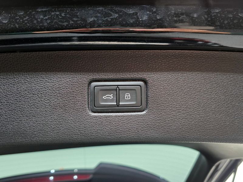 2023 Audi Q7 55 TFSI Quattro Premium photo 19