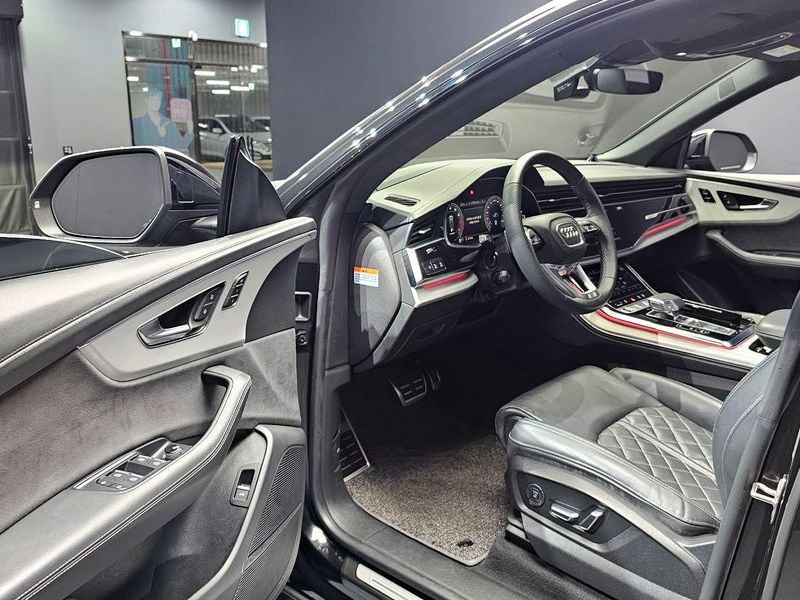 2023 Audi Q8 55 TFSI Quattro Premium photo 10