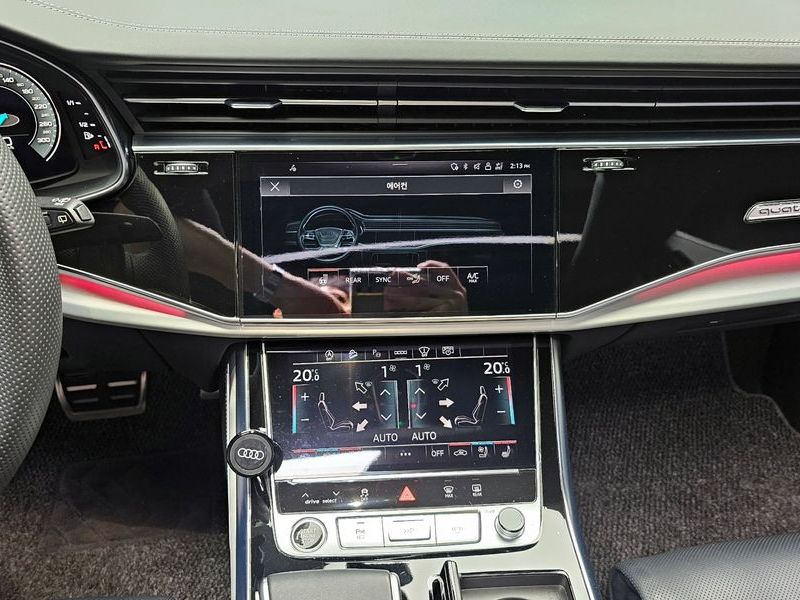 2023 Audi Q8 55 TFSI Quattro Premium photo 14