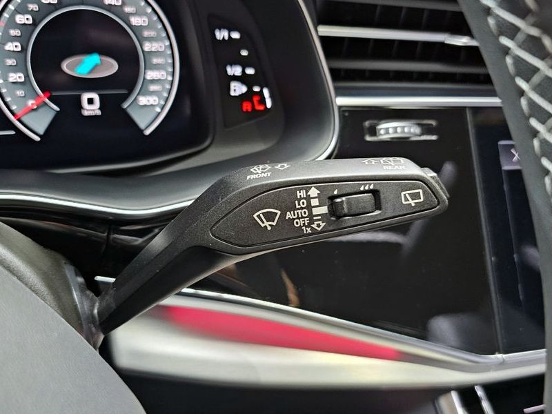 2023 Audi Q8 55 TFSI Quattro Premium photo 19