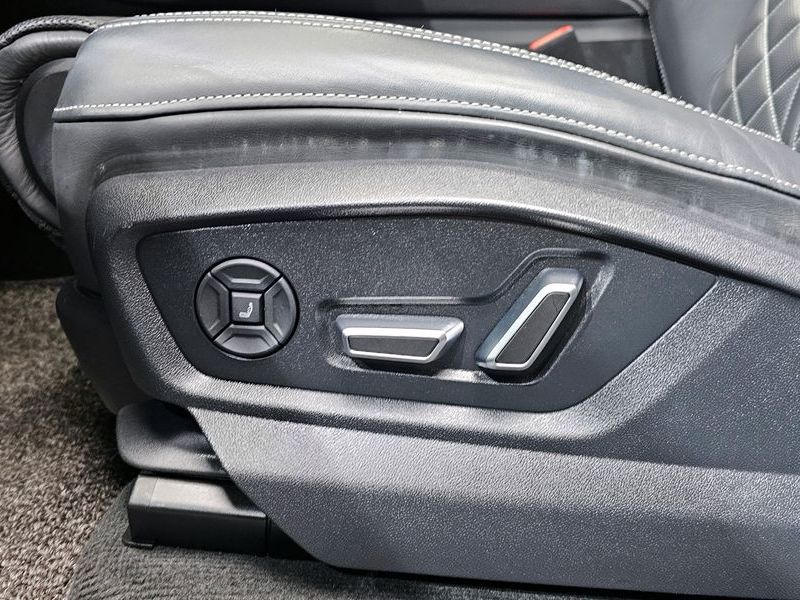 2023 Audi Q8 55 TFSI Quattro Premium photo 20