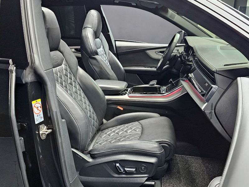 2023 Audi Q8 55 TFSI Quattro Premium photo 26