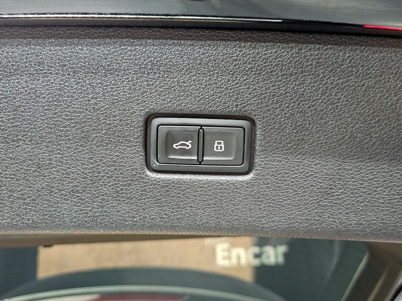 2023 Audi Q8 55 TFSI Quattro Premium photo 30