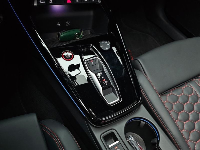 2025 Audi RS3 2.5 TFSI Quattro photo 9