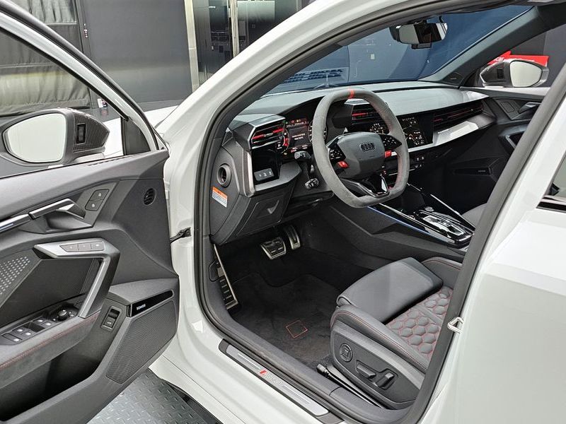 2025 Audi RS3 2.5 TFSI Quattro photo 11