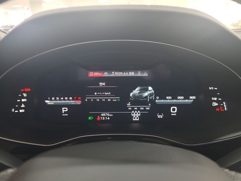 2025 Audi Q7 55 TFSI Quattro Premium photo 8