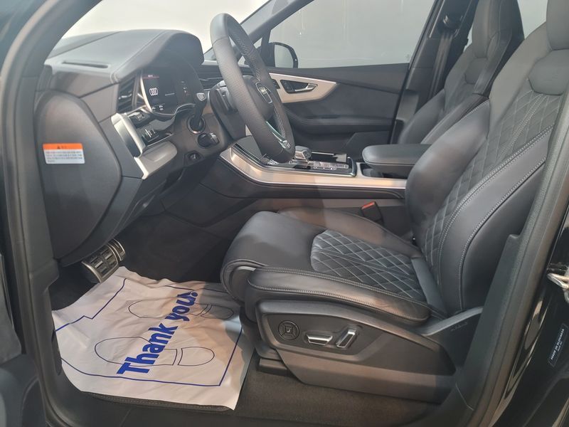2025 Audi Q7 55 TFSI Quattro Premium photo 10