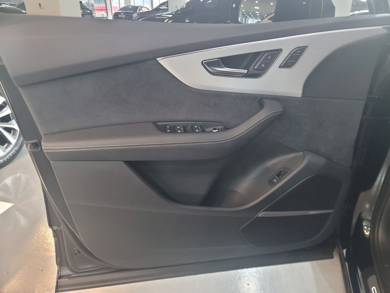 2025 Audi Q7 55 TFSI Quattro Premium photo 15