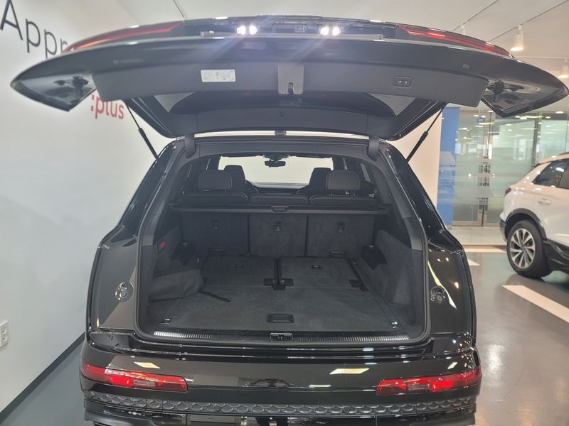 2025 Audi Q7 55 TFSI Quattro Premium photo 19