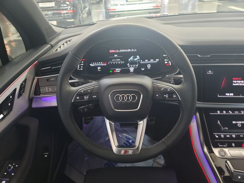 2025 Audi Q7 55 TFSI Quattro Premium photo 20