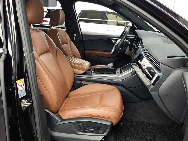 2021 Audi Q7 45 TDI Quattro Premium photo 11