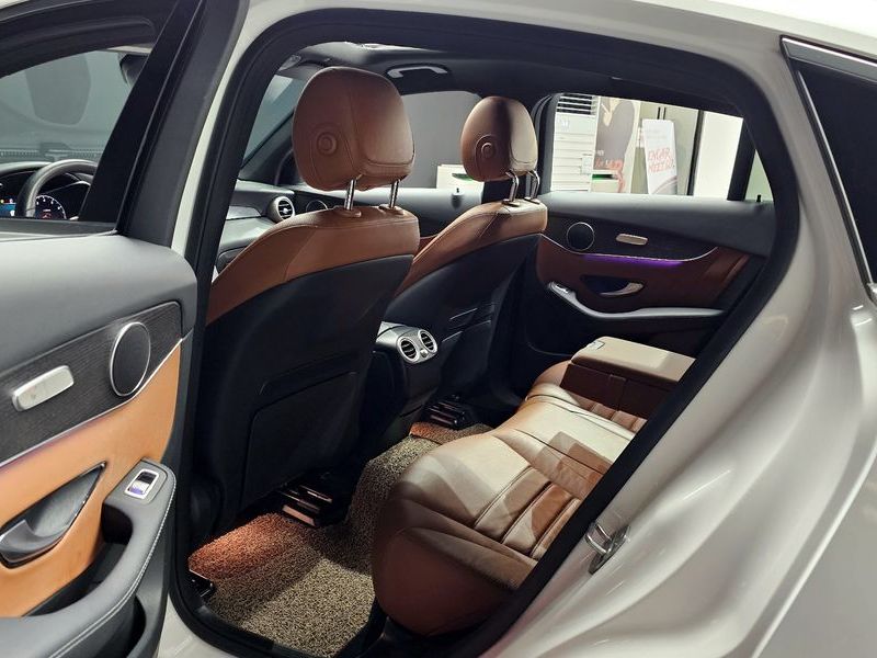 2020 Mercedes-Benz C-Class GLC300 4MATIC Premium Coupe photo 11