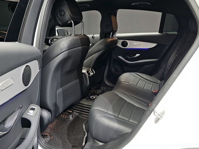 2020 Mercedes-Benz C-Class GLC300e 4MATIC Coupe photo 12