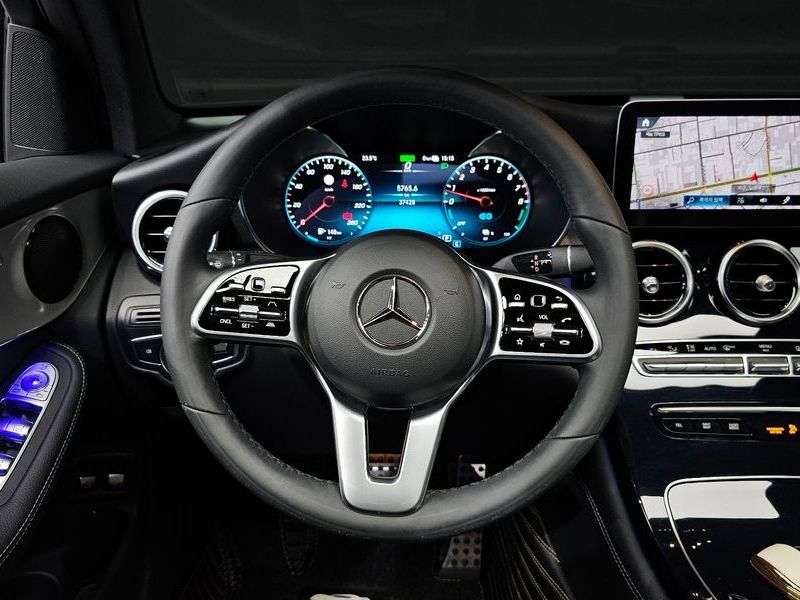 2020 Mercedes-Benz C-Class GLC300e 4MATIC Coupe photo 13