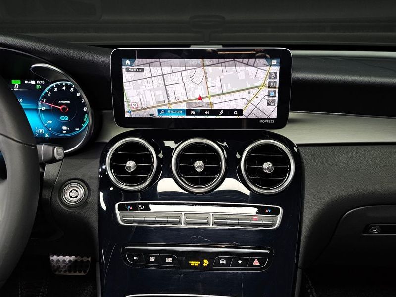 2020 Mercedes-Benz C-Class GLC300e 4MATIC Coupe photo 14