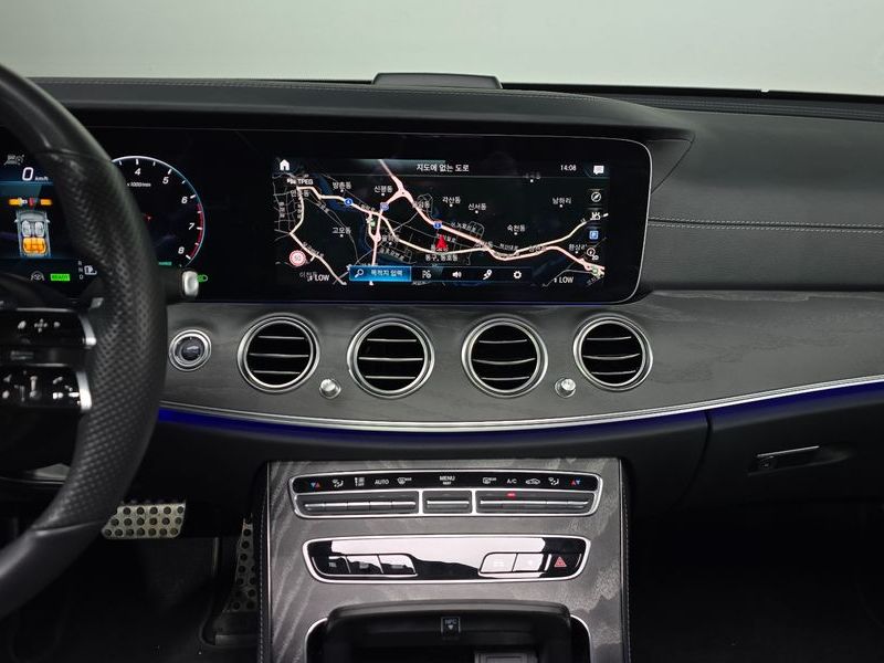 2022 Mercedes-Benz E-Class E350 4MATIC AMG Line photo 13