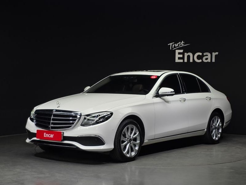 2019 Mercedes-Benz E-Class E300 4MATIC Exclusive photo 1