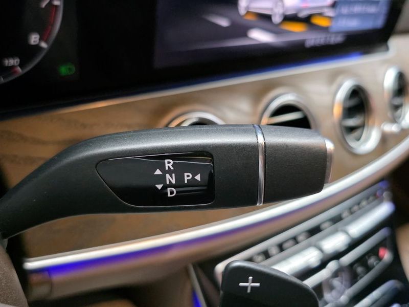 2019 Mercedes-Benz E-Class E300 4MATIC Exclusive photo 9