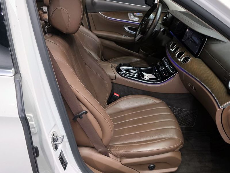 2019 Mercedes-Benz E-Class E300 4MATIC Exclusive photo 11