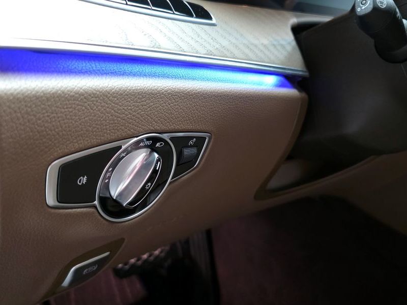 2019 Mercedes-Benz E-Class E300 4MATIC Exclusive photo 13