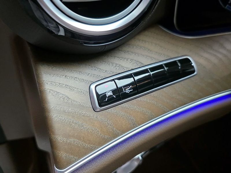 2019 Mercedes-Benz E-Class E300 4MATIC Exclusive photo 17