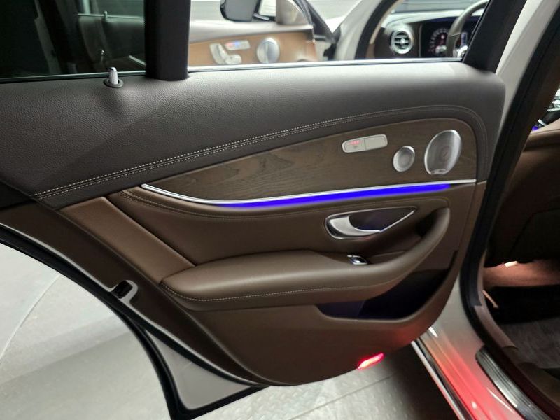 2019 Mercedes-Benz E-Class E300 4MATIC Exclusive photo 25