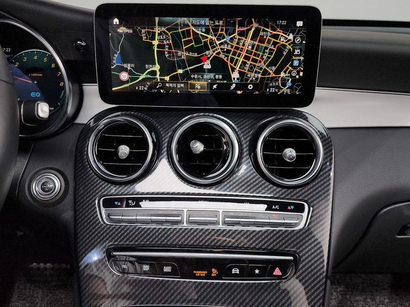 2020 Mercedes-Benz C-Class GLC300e 4MATIC Coupe photo 12