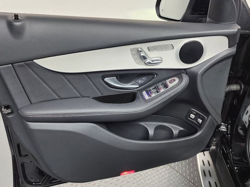 2020 Mercedes-Benz C-Class GLC300e 4MATIC Coupe photo 24