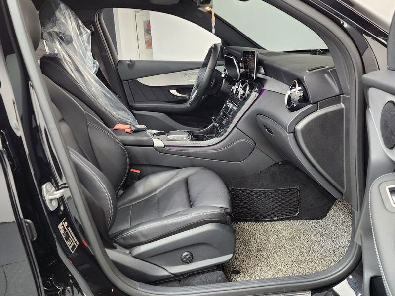 2020 Mercedes-Benz C-Class GLC300e 4MATIC Coupe photo 26