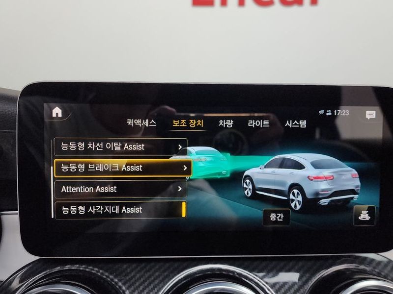 2020 Mercedes-Benz C-Class GLC300e 4MATIC Coupe photo 30