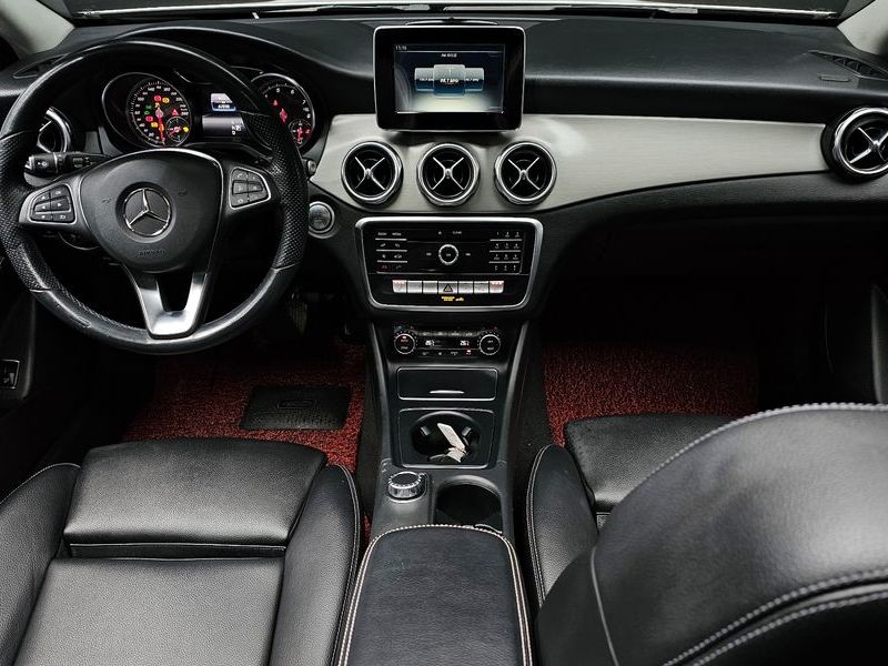 2019 Mercedes-Benz A-Class GLA220 photo 7