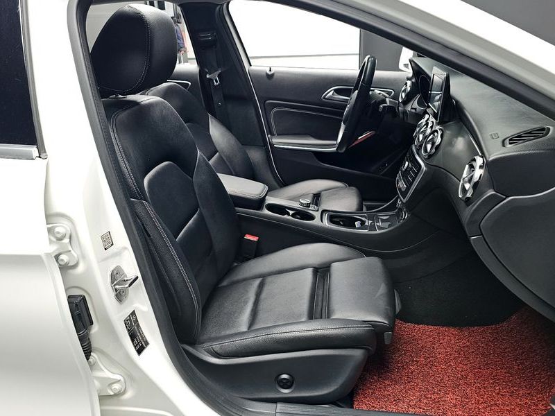 2019 Mercedes-Benz A-Class GLA220 photo 10