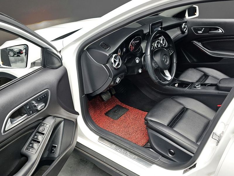 2019 Mercedes-Benz A-Class GLA220 photo 12