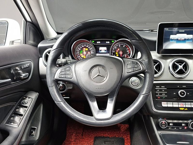 2019 Mercedes-Benz A-Class GLA220 photo 13