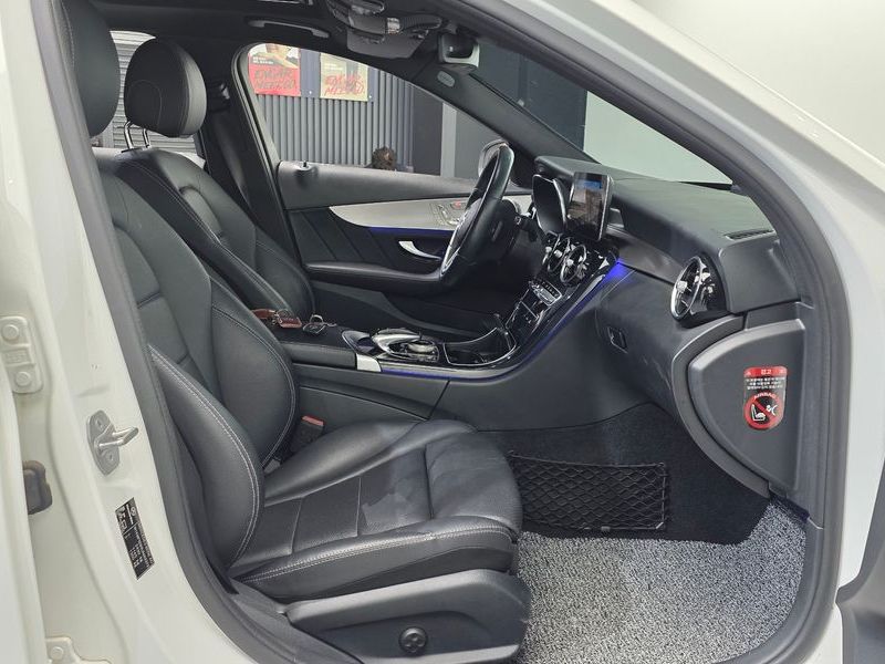 2020 Mercedes-Benz C-Class C300e 4MATIC AMG Line photo 11
