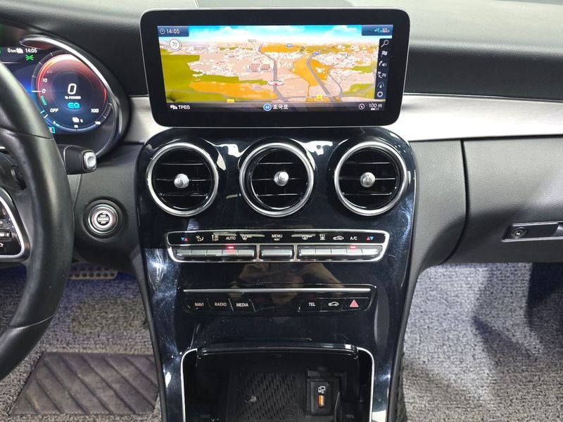 2020 Mercedes-Benz C-Class C300e 4MATIC AMG Line photo 14