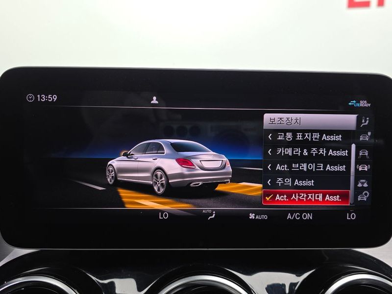 2020 Mercedes-Benz C-Class C300e 4MATIC AMG Line photo 17