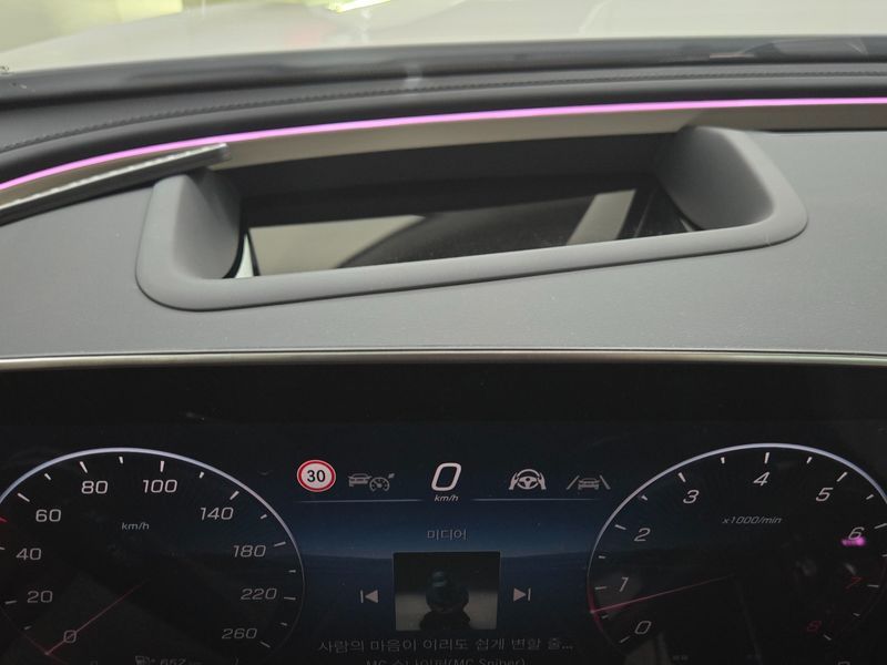 2026 Mercedes-Benz E-Class E200 Avantgarde photo 13