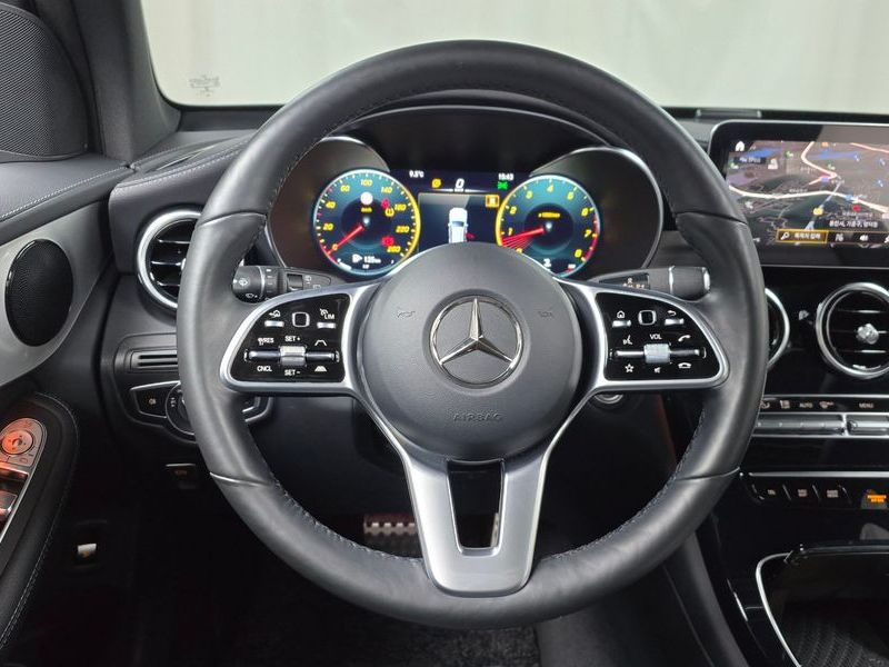2021 Mercedes-Benz C-Class GLC300 4MATIC Premium photo 13