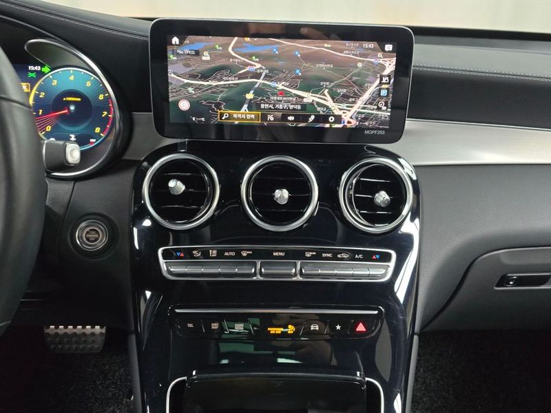 2021 Mercedes-Benz C-Class GLC300 4MATIC Premium photo 14