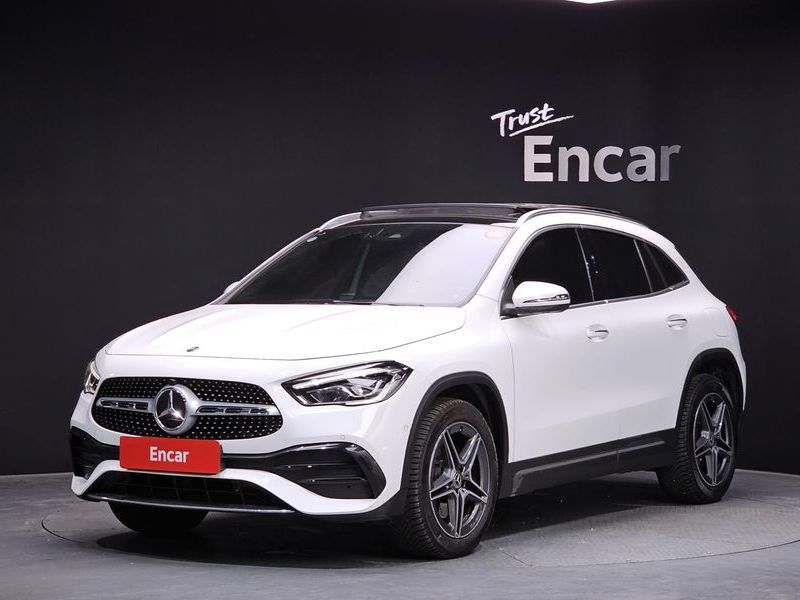 2020 Mercedes-Benz A-Class GLA250 4MATIC photo 1