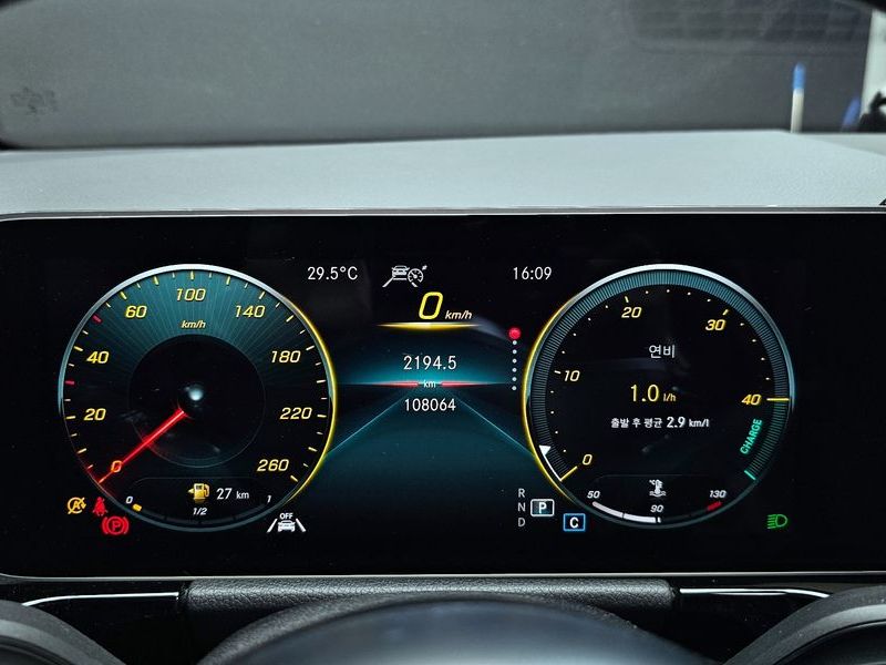 2020 Mercedes-Benz A-Class GLA250 4MATIC photo 8