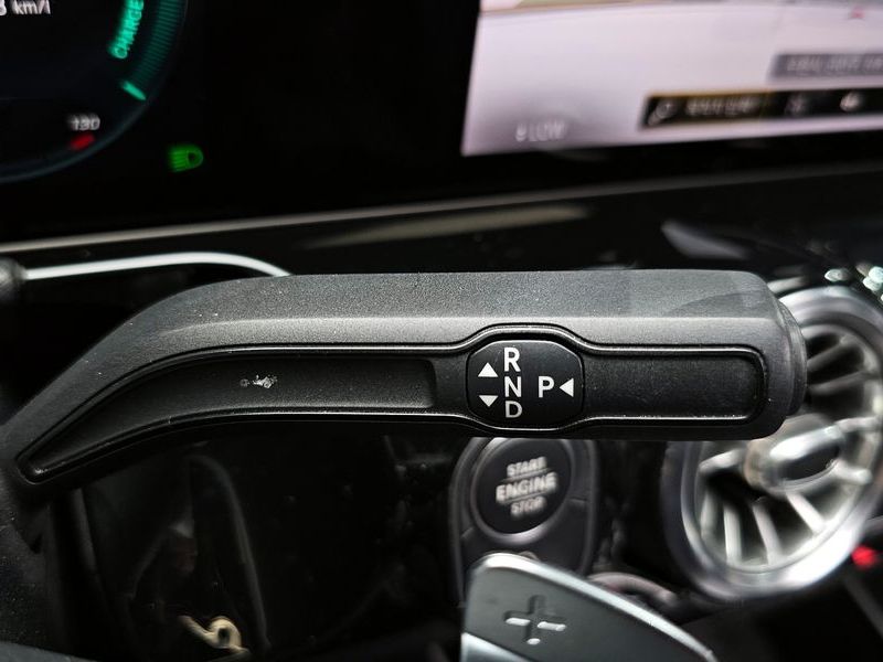 2020 Mercedes-Benz A-Class GLA250 4MATIC photo 9