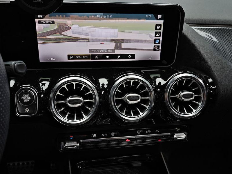 2020 Mercedes-Benz A-Class GLA250 4MATIC photo 13