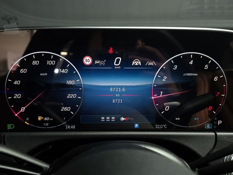 2024 Mercedes-Benz E-Class E200 Avantgarde photo 8