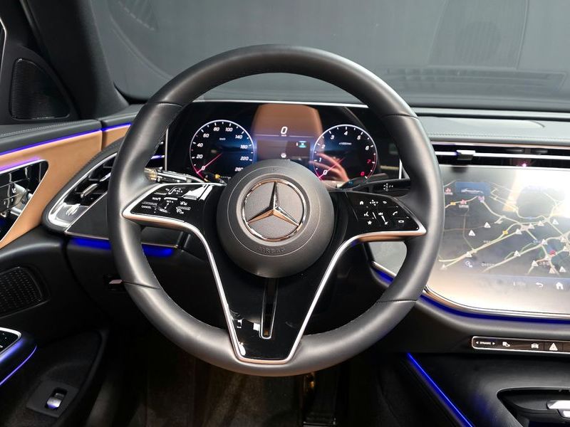 2024 Mercedes-Benz E-Class E200 Avantgarde photo 12