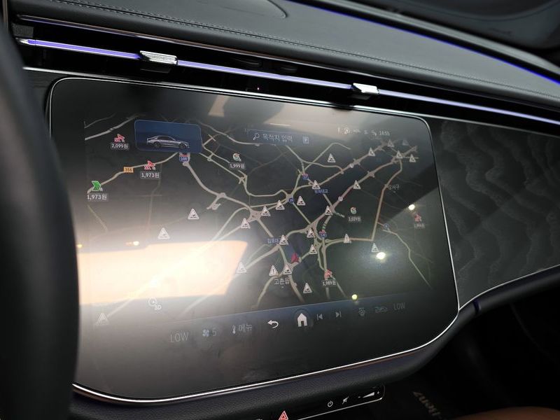 2024 Mercedes-Benz E-Class E200 Avantgarde photo 13
