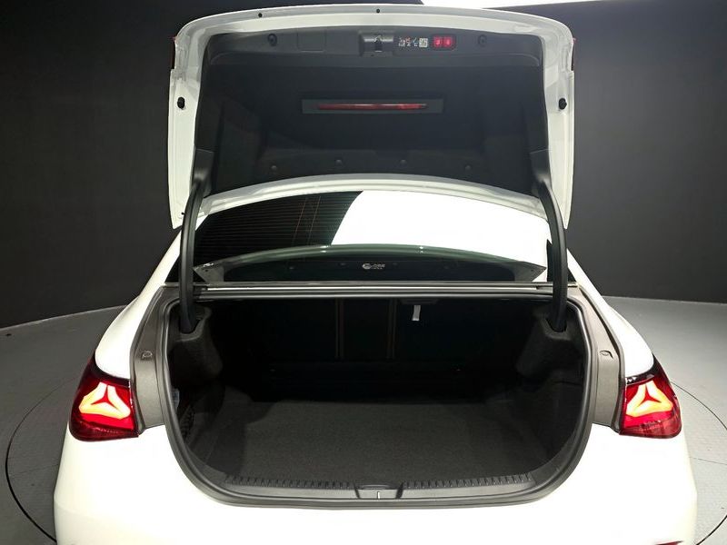 2024 Mercedes-Benz E-Class E200 Avantgarde photo 20