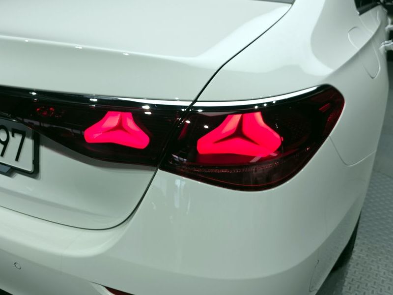 2024 Mercedes-Benz E-Class E200 Avantgarde photo 23