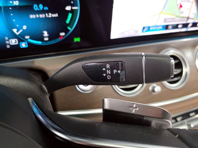 2021 Mercedes-Benz E-Class E250 Exclusive photo 9